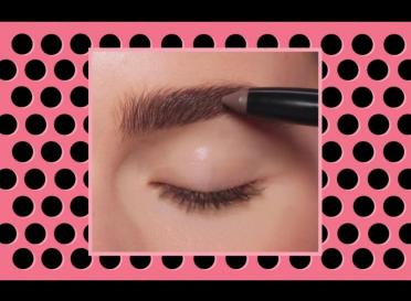 SOURCILS ÉTOFFÉS ET FIXÉS: COMMENT FAIRE ?